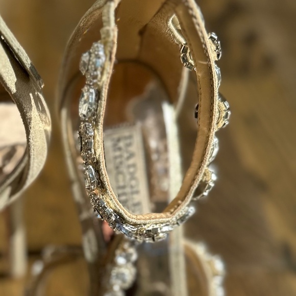 ✨ Badgley Mischka Gold  Crystal Embellished T-Strap Heels – Size 6.5 ✨ - Picture 5 of 9